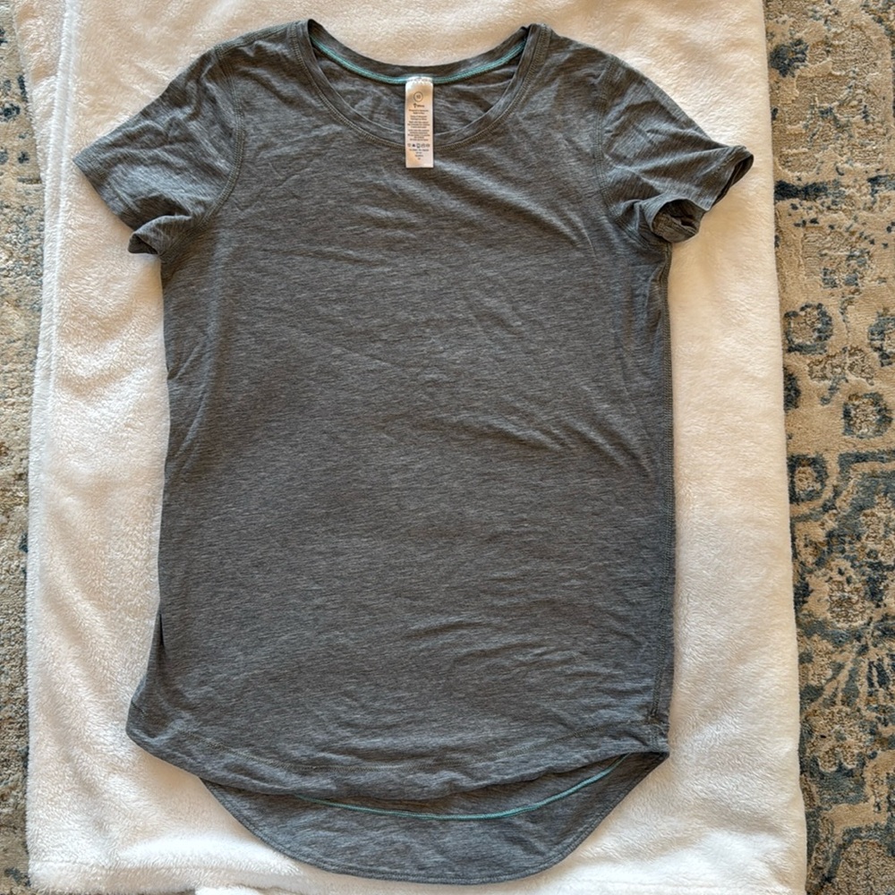 Ivivva shirt size 10